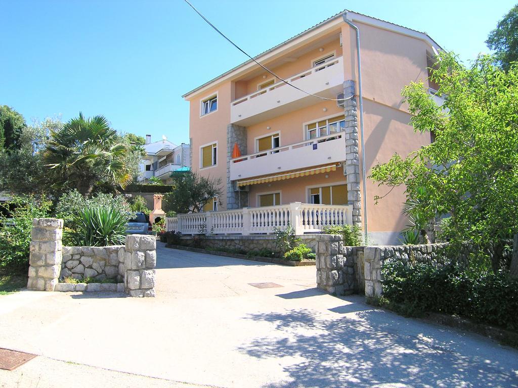Apartment Julija クルク エクステリア 写真
