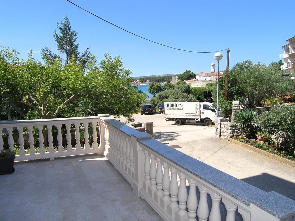 Apartment Julija クルク エクステリア 写真